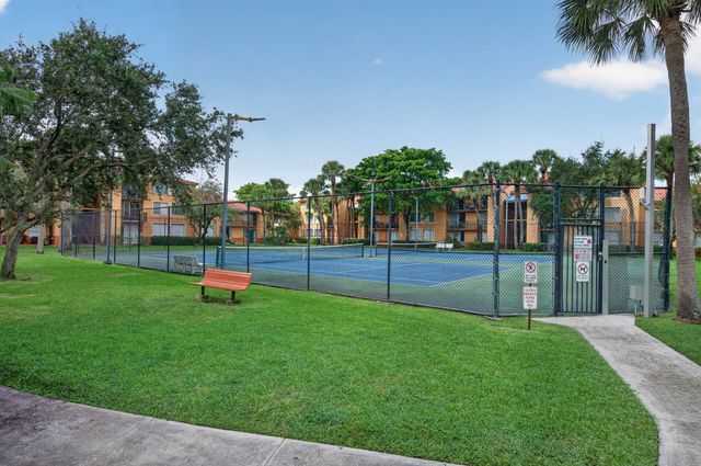 10717 Cleary Boulevard 211, Plantation, FL 33324