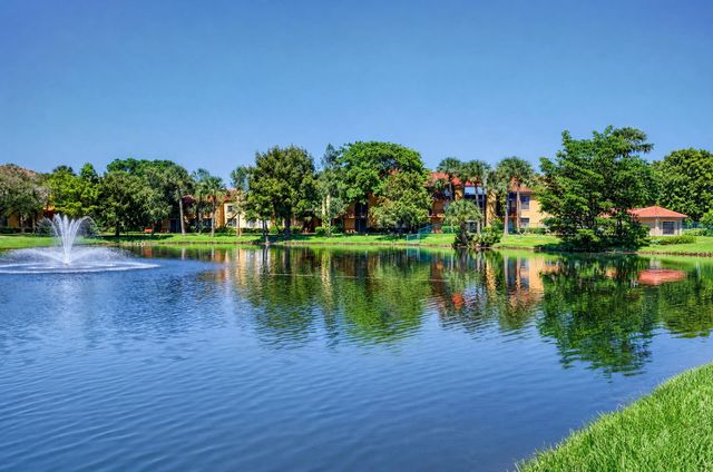 10717 Cleary Boulevard 211, Plantation, FL 33324