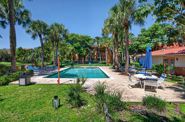 10717 Cleary Boulevard 211, Plantation, FL 33324