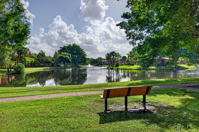 10717 Cleary Boulevard 211, Plantation, FL 33324