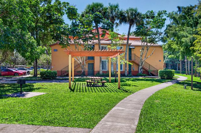 10717 Cleary Boulevard 211, Plantation, FL 33324