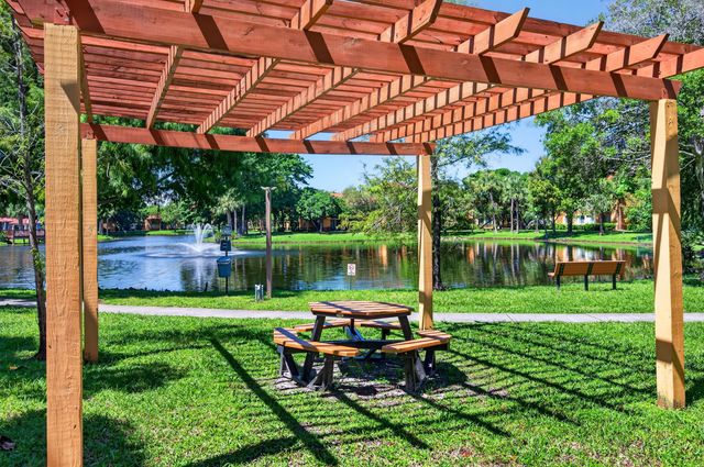 10717 Cleary Boulevard 211, Plantation, FL 33324