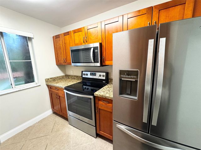 10717 Cleary Boulevard 211, Plantation, FL 33324