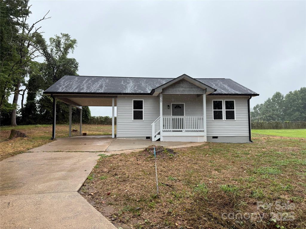 820 Hillsfarm Street NE, Lenoir, NC 28645