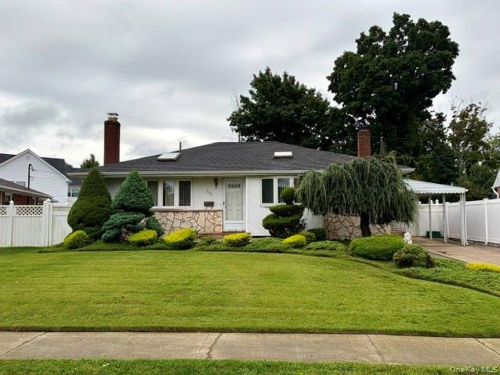 392 Coleridge Street, Levittown, NY 11756 — exterior