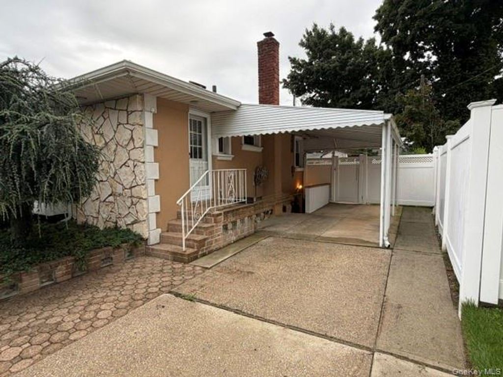 392 Coleridge Street, Levittown, NY 11756 — photo 4