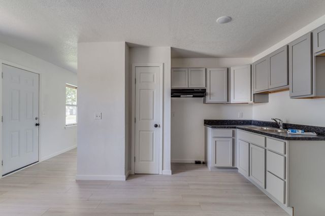 1515 E Catalina, Wichita, KS 67216