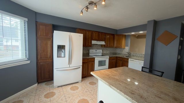 179 Tall Oaks Dr C, Weymouth, MA 02190