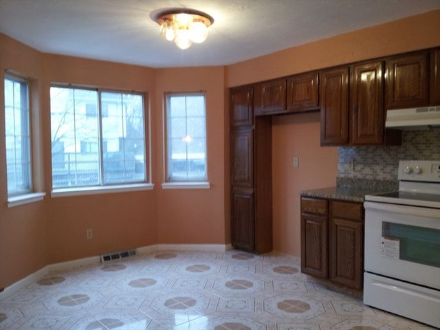 179 Tall Oaks Dr C, Weymouth, MA 02190