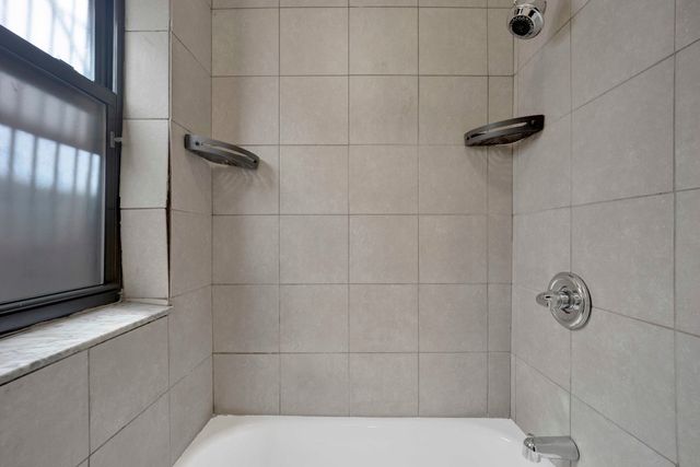 616 S Loomis Street 2, Chicago, IL 60607