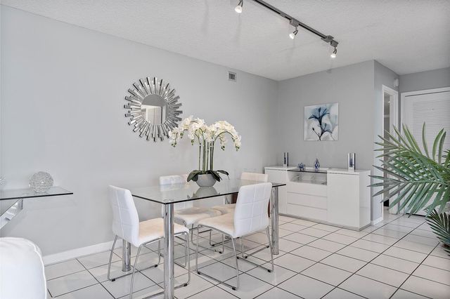 2841 N Ocean Boulevard 602, Fort Lauderdale, FL 33308