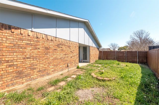 2119 Meadfoot Road, Carrollton, TX 75007