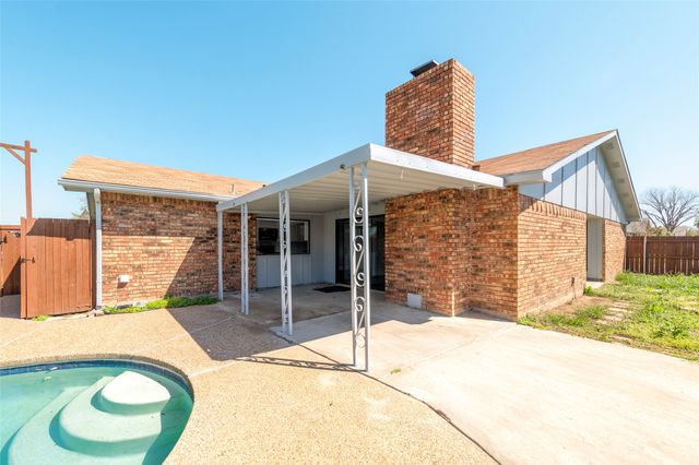 2119 Meadfoot Road, Carrollton, TX 75007