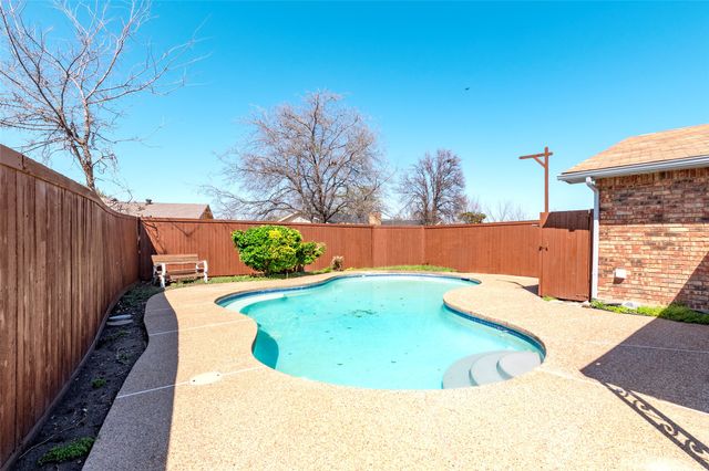 2119 Meadfoot Road, Carrollton, TX 75007