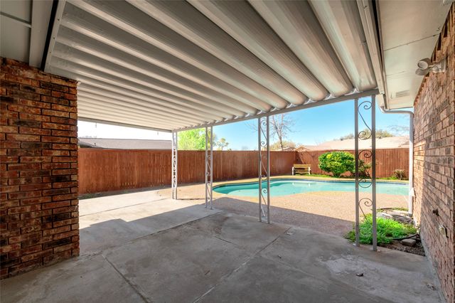 2119 Meadfoot Road, Carrollton, TX 75007