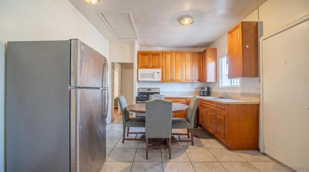 Image 12 of property listing at 525 25Th, San Diego, CA 92102