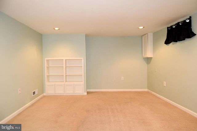 1531 PATRICK HENRY DR, Arlington, VA 22205