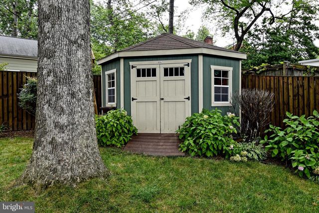 1531 PATRICK HENRY DR, Arlington, VA 22205