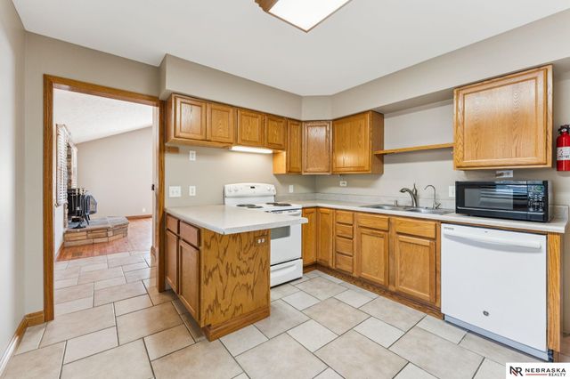 5002 S 59th Street, Omaha, NE 68117