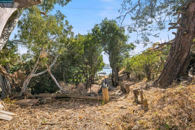 306 Winchester St, Vallejo, CA 94590