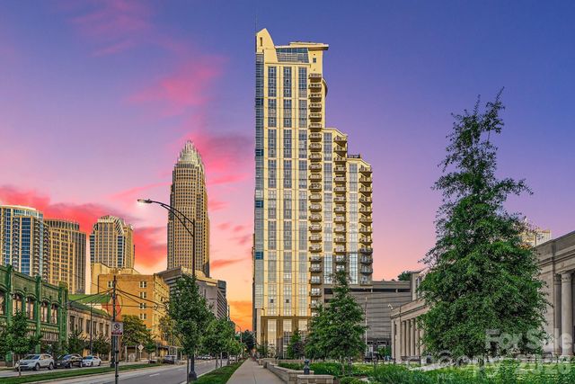 333 W Trade Street W 2002, Charlotte, NC 28202