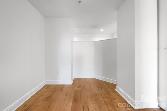 333 W Trade Street W 2002, Charlotte, NC 28202