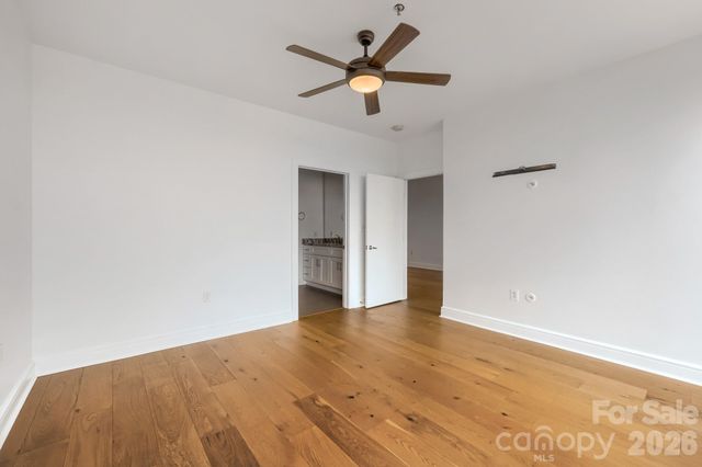 333 W Trade Street W 2002, Charlotte, NC 28202