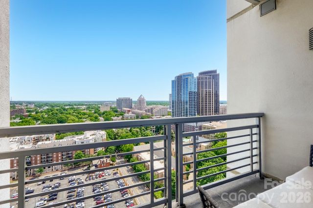 333 W Trade Street W 2002, Charlotte, NC 28202
