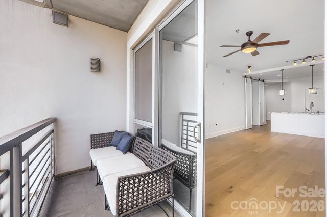 333 W Trade Street W 2002, Charlotte, NC 28202
