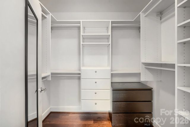 333 W Trade Street W 2002, Charlotte, NC 28202