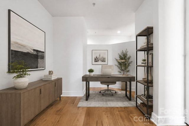 333 W Trade Street W 2002, Charlotte, NC 28202