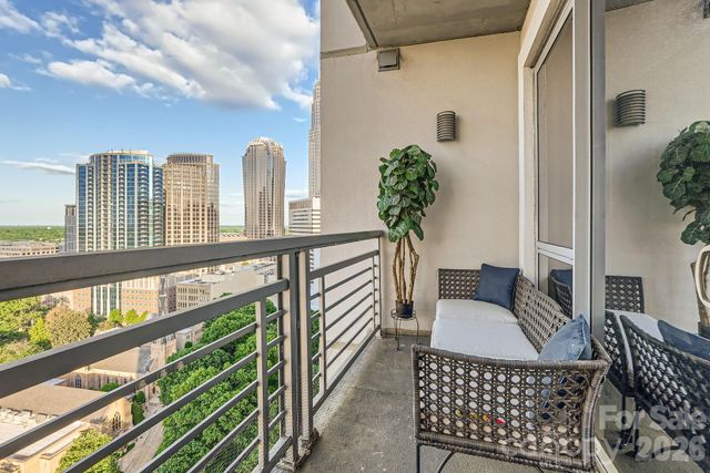 333 W Trade Street W 2002, Charlotte, NC 28202