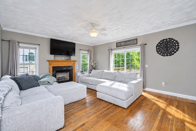 14 West Ledge Rd, Clinton, MA 01510
