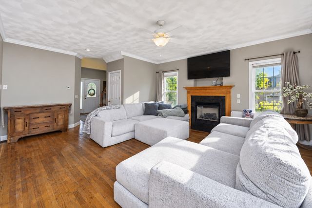 14 West Ledge Rd, Clinton, MA 01510