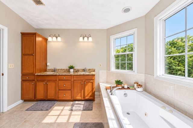 14 West Ledge Rd, Clinton, MA 01510