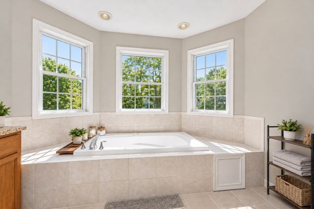14 West Ledge Rd, Clinton, MA 01510