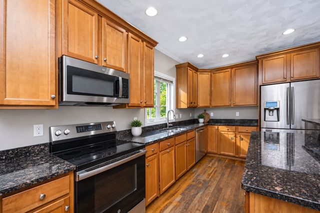 14 West Ledge Rd, Clinton, MA 01510