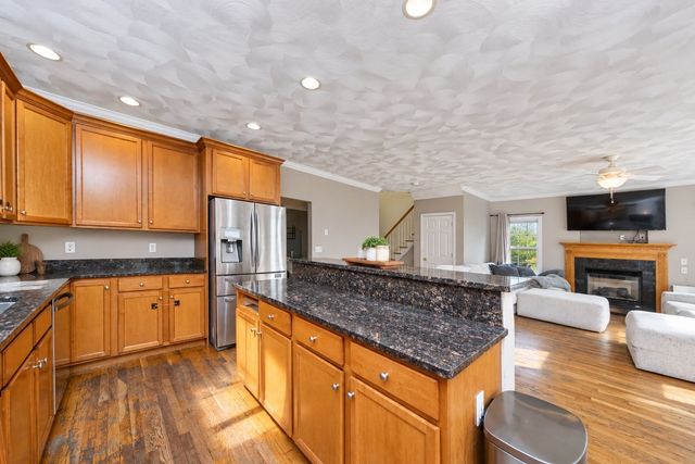 14 West Ledge Rd, Clinton, MA 01510