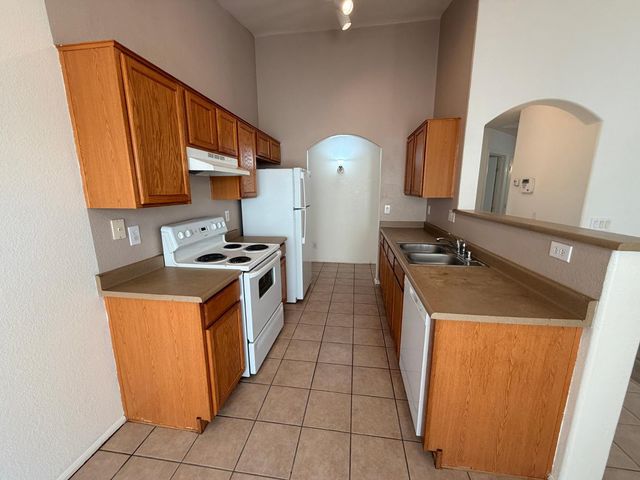 602 N 166th Lane, Goodyear, AZ 85338