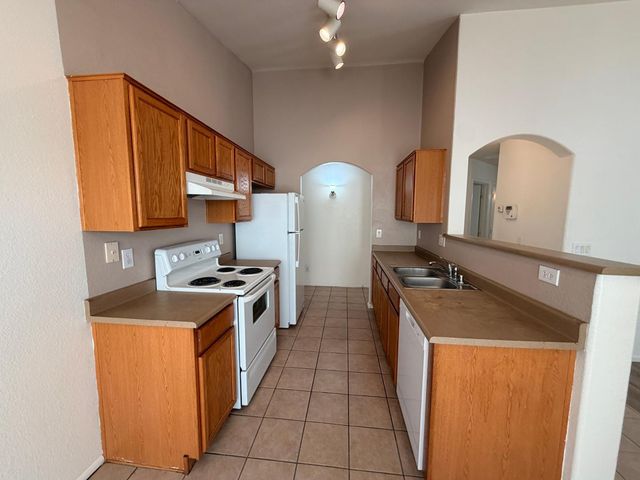 602 N 166th Lane, Goodyear, AZ 85338