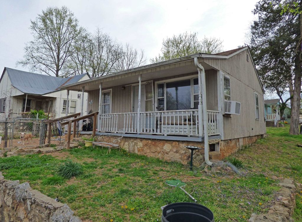 204 N Spring Street, Hardy, AR 72542