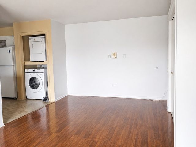 155 W Elk Trail 354, Carol Stream, IL 60188