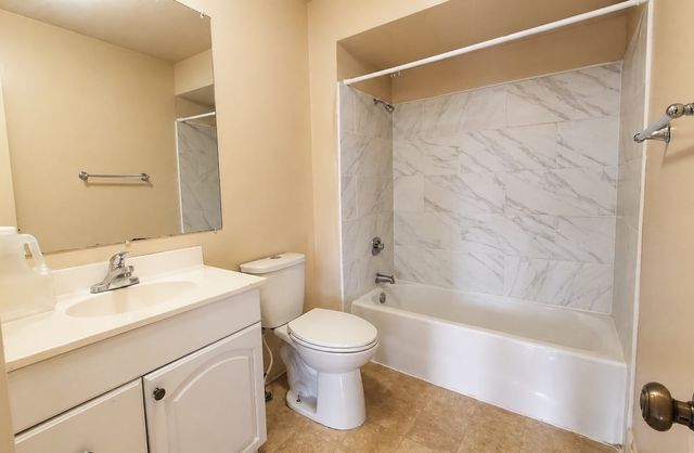 155 W Elk Trail 354, Carol Stream, IL 60188