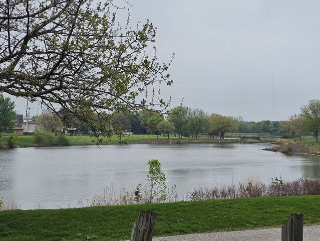 155 W Elk Trail 354, Carol Stream, IL 60188