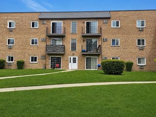 155 W Elk Trail 354, Carol Stream, IL 60188