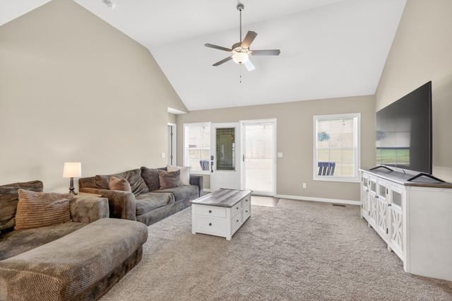 980 White Rd, Portland, TN 37148