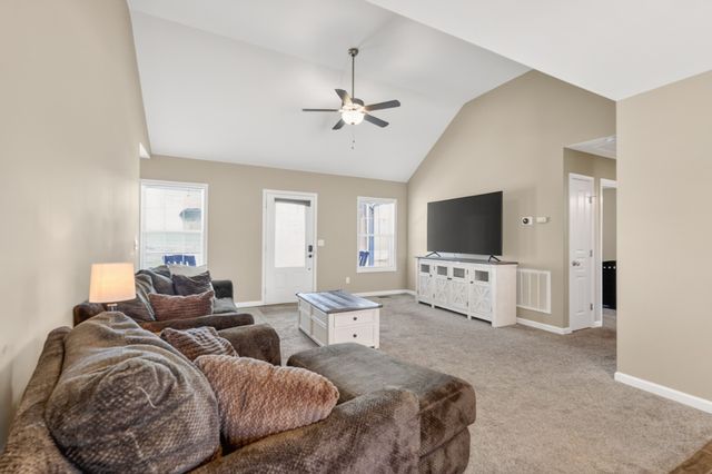 980 White Rd, Portland, TN 37148