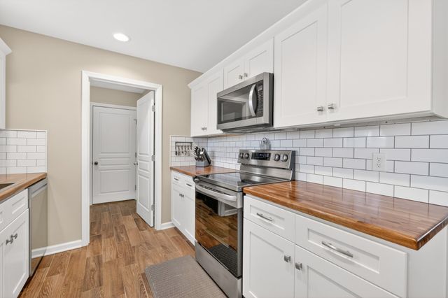 980 White Rd, Portland, TN 37148