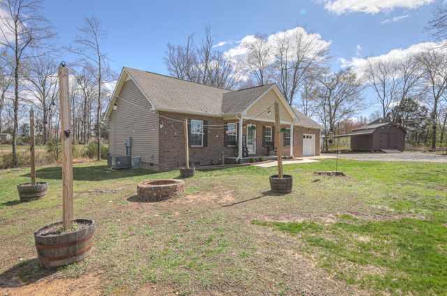 980 White Rd, Portland, TN 37148