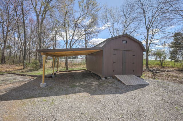 980 White Rd, Portland, TN 37148